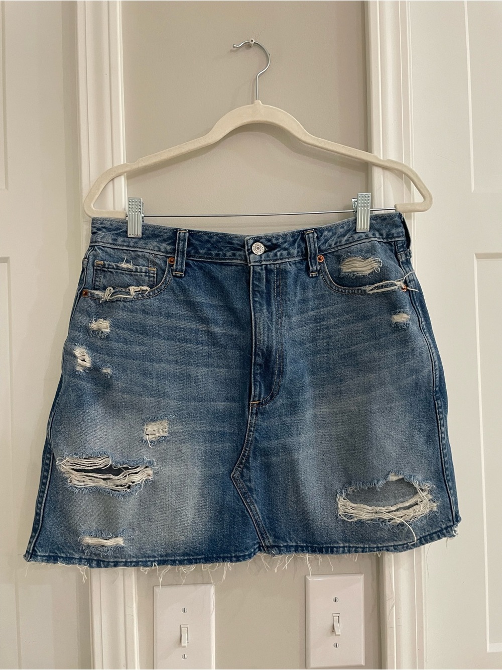Abercrombie & Fitch Zoe Natural Rise Vintage A-Line Distressed Blue Denim Skirt